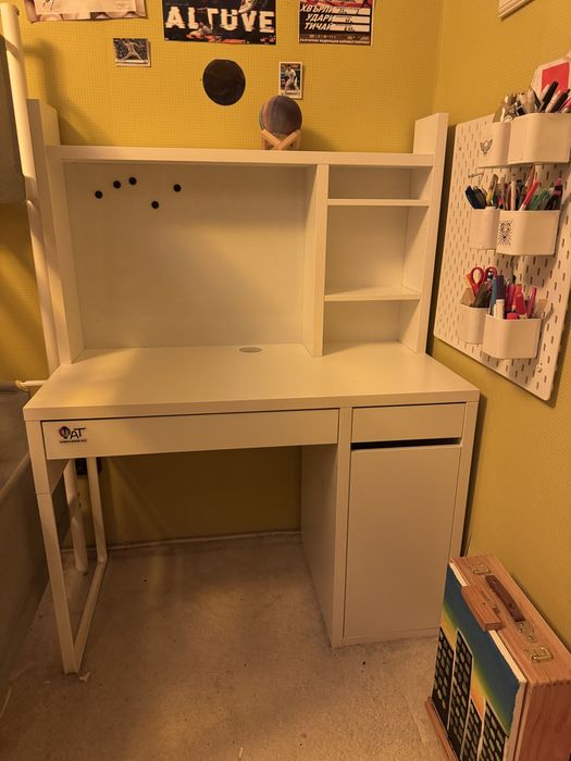 MICKE бюро + допълнителен шкаф