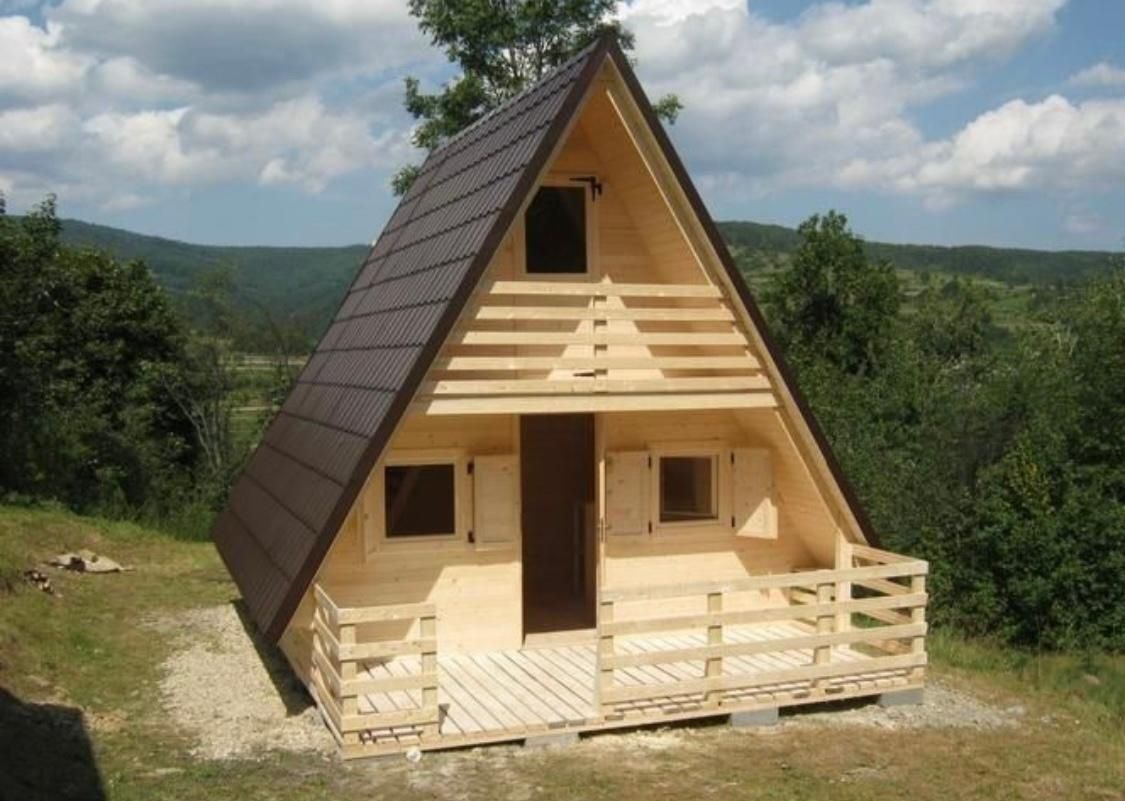 Vând case pe structura din lemn
