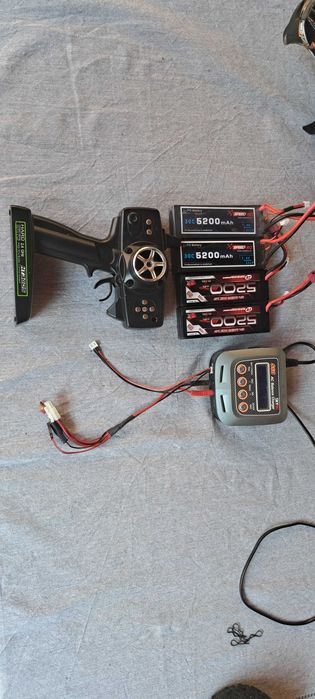 Mașinuță cu telecomanda TM RTR 1:10 70 km/h +4 baterii +mașinuță piese