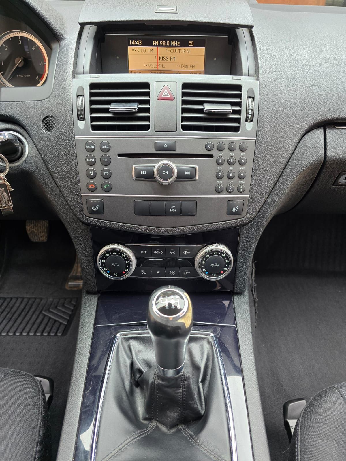 Vând.. Mercedes clasa C 200