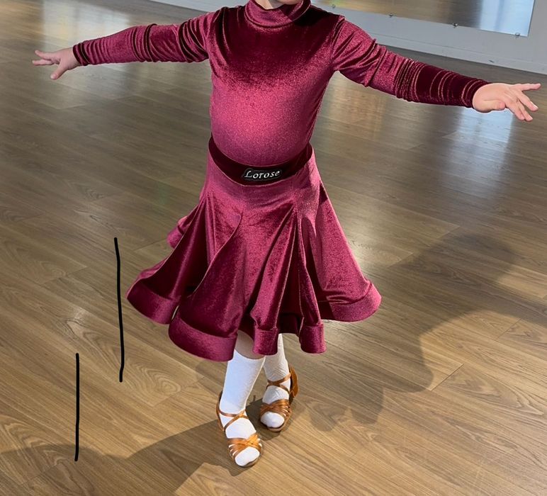 Рейтинговое платье костюм 140