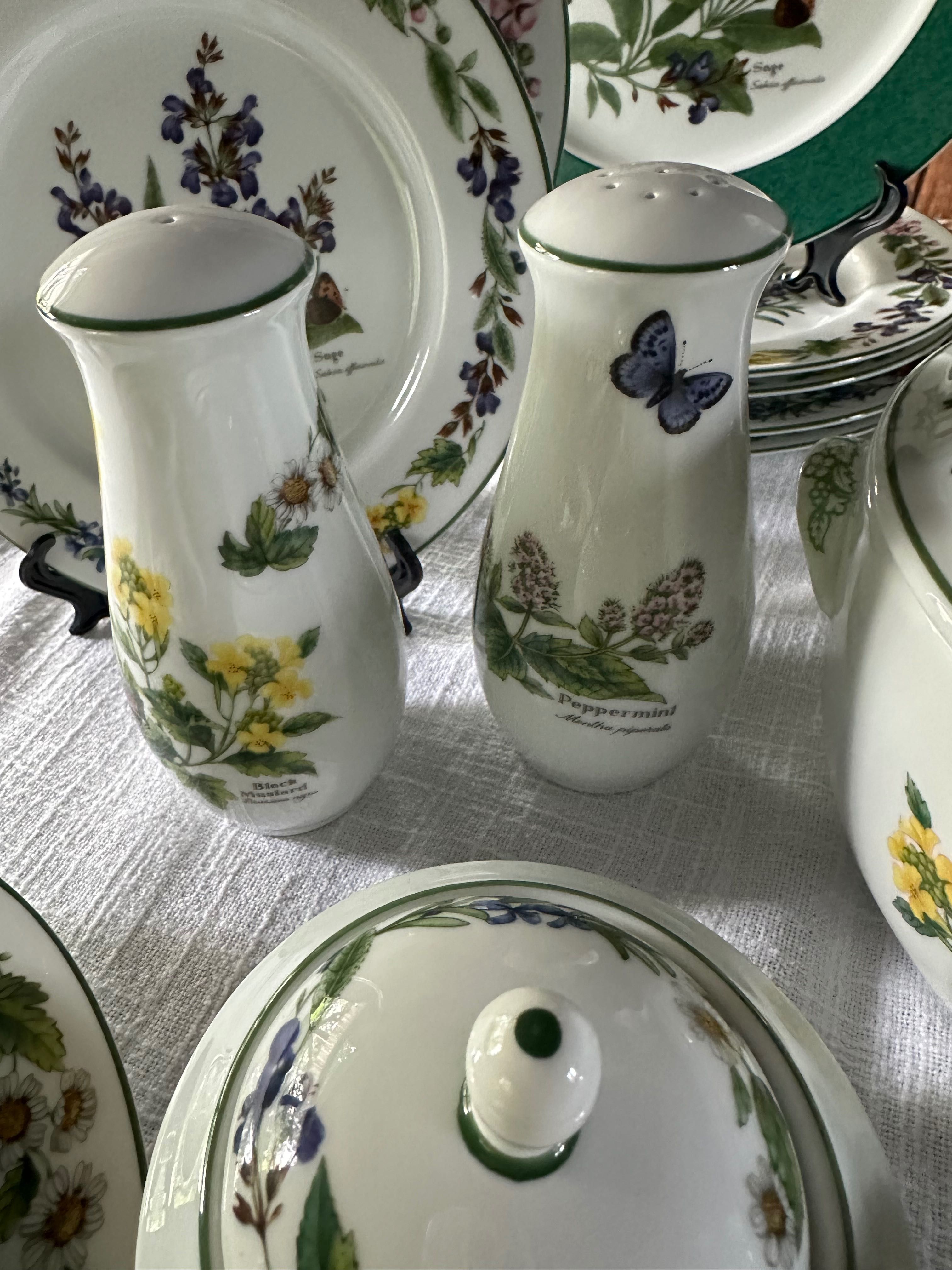 Royal Worcester Herbs- сервиз за хранене за 6-10 човека Като Нов