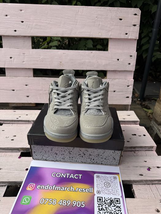 Nike Jordan 4 x KAWS (marimi: 45)