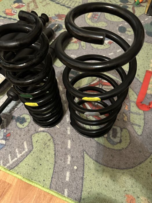 Vand kit amortizoare si arcuri originaleOEM pentru toyota land cruiser