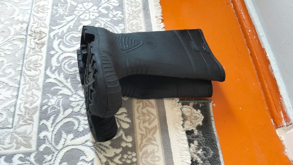 Новый резиновые сапоги размер 40