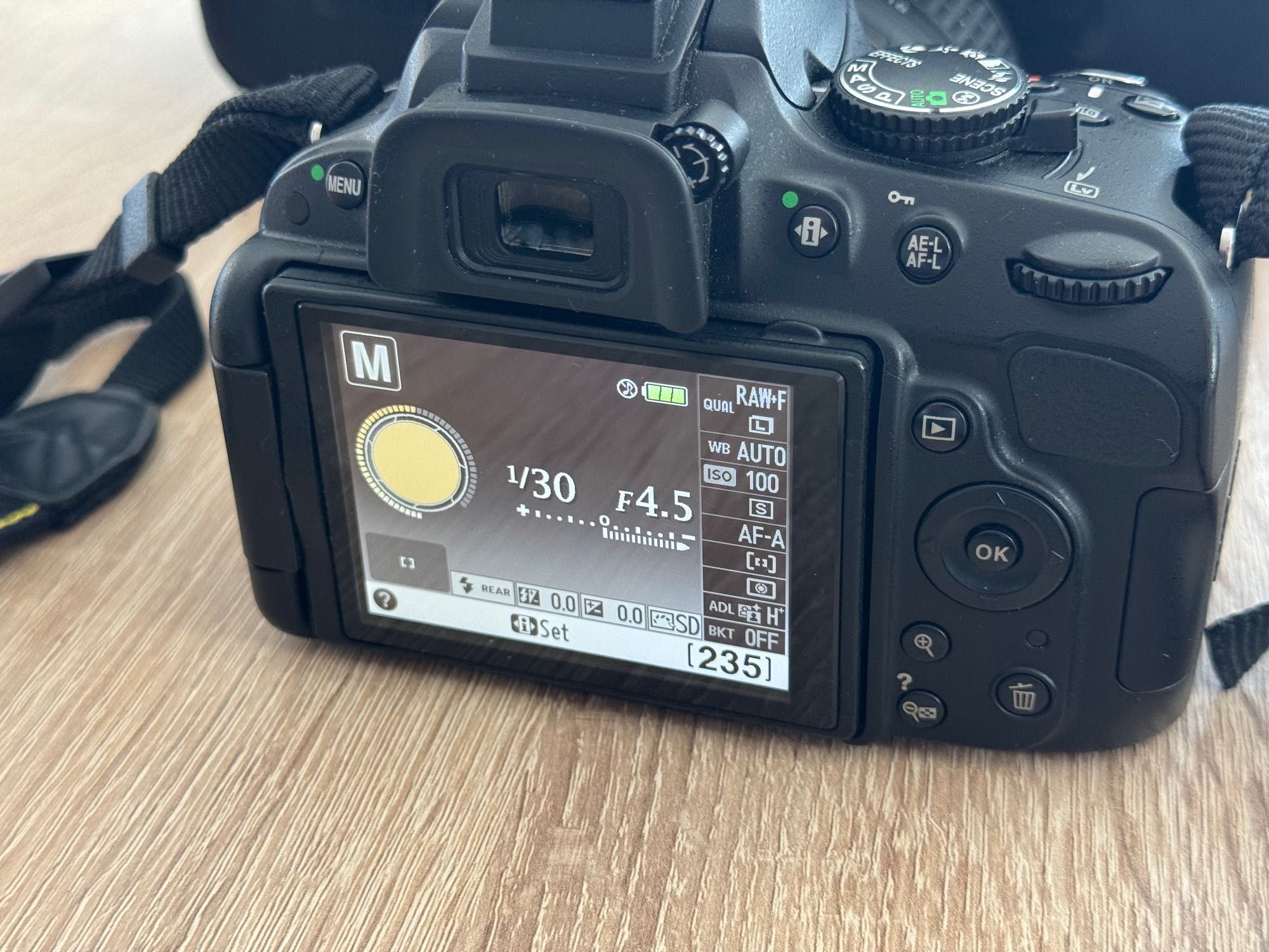 DSLR Nikon D5100 + Обектив 18-55mm VR
