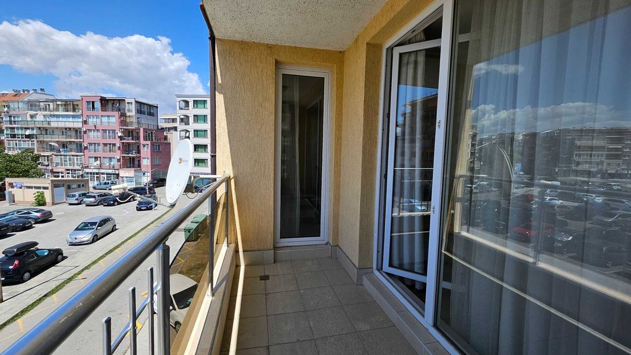 Дава се под наем Двустаен апартамент в Поморие - 50 кв.м за 510 € - Снимка #3