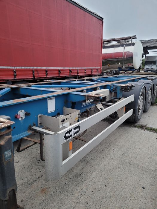 Semi  remorcă  containere