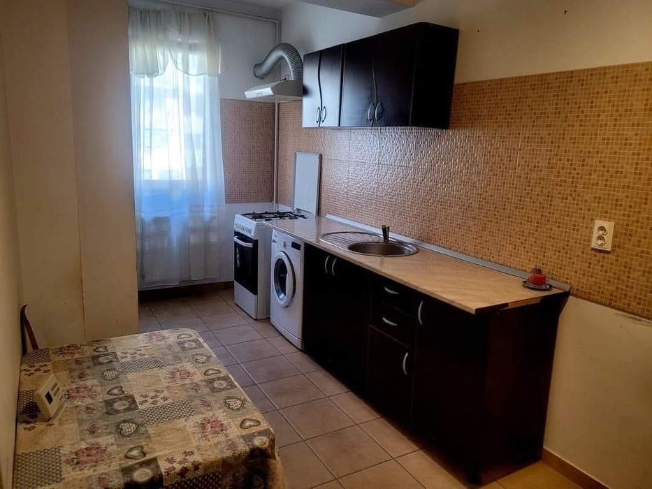 Închiriere apartament 3 camere