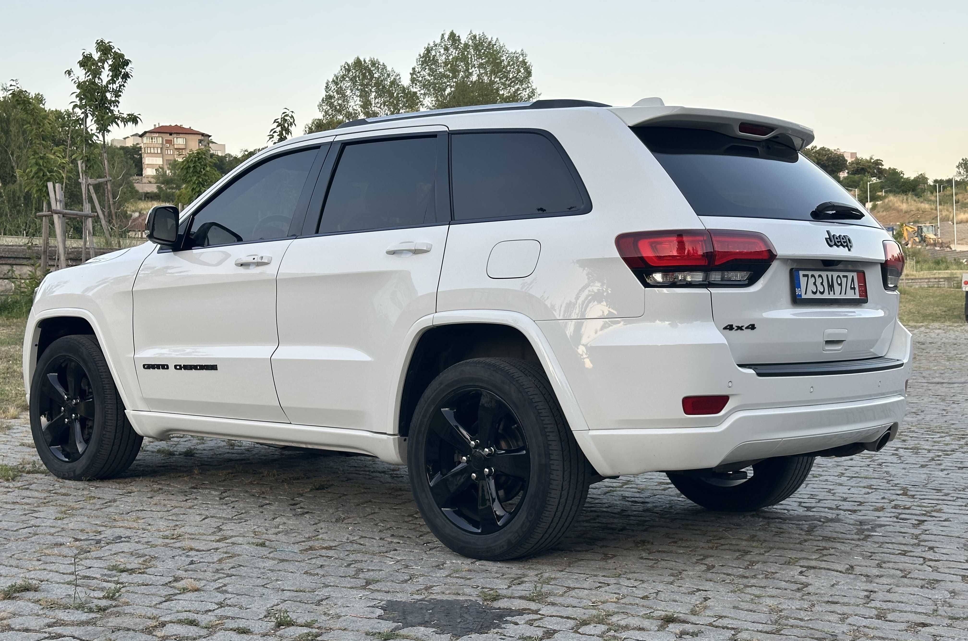 Jeep Grand Cherokee Laredo 4x4, 37 000 км., Black&White Edition