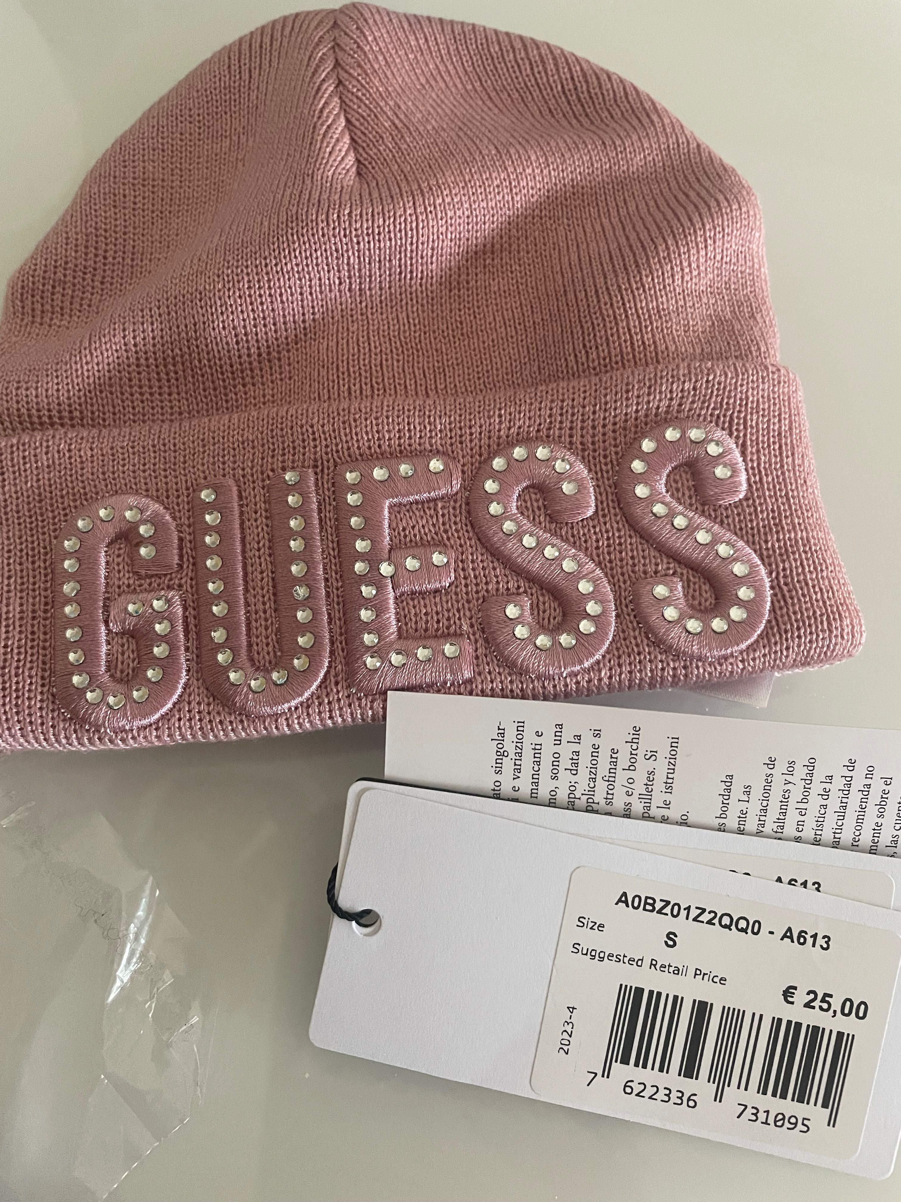 Шапка Guess момиче