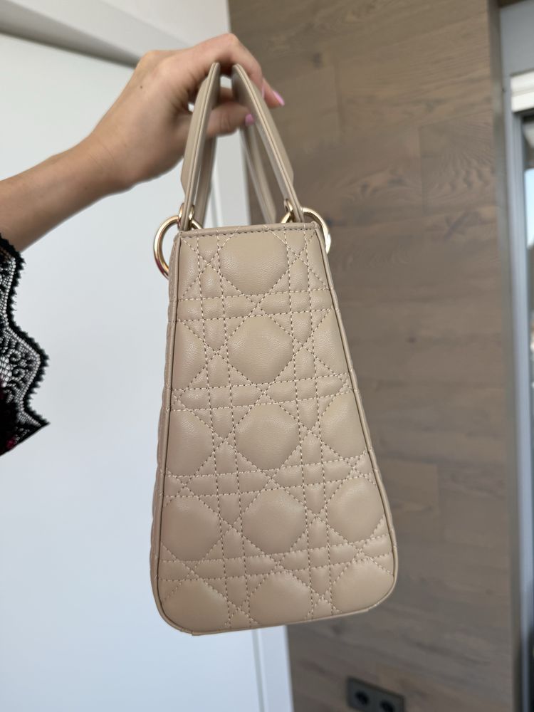 Dior естествена кожа нова бежова чанта