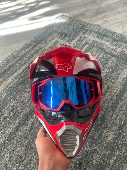 Vând schimb cizme si cască