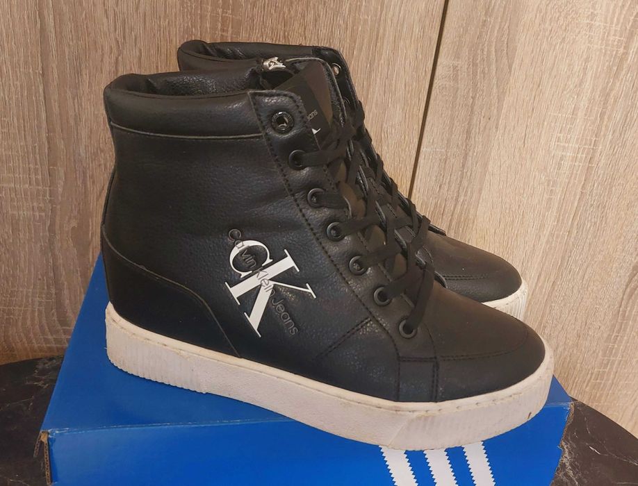 Нови Calvin Klein Jeans