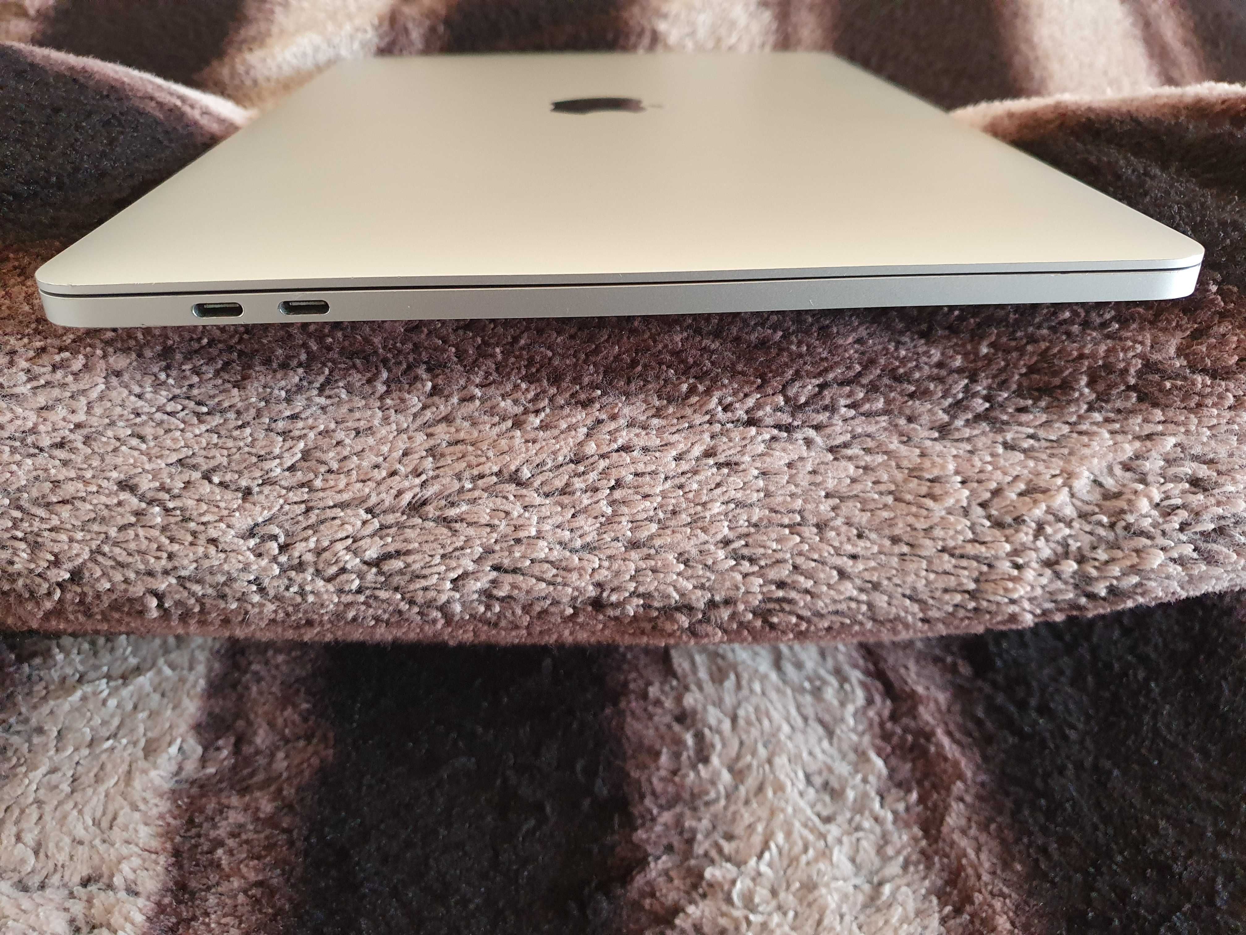 MacBook Pro 13-inch 2019 Touch Bar 3 ports