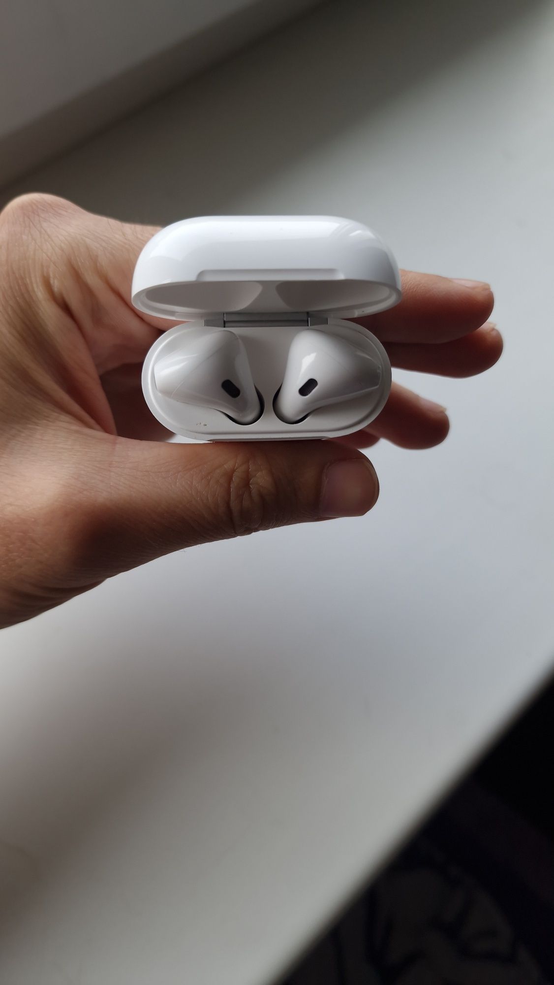 AirPods (2nd Generation)