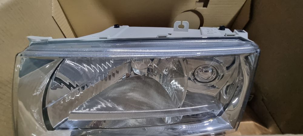 Skoda Octavia a4 96-10 передняя  левая