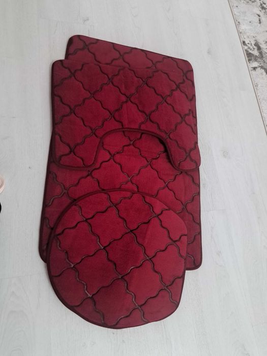 Пордавам комплект килимчета за баня  от 3 части !