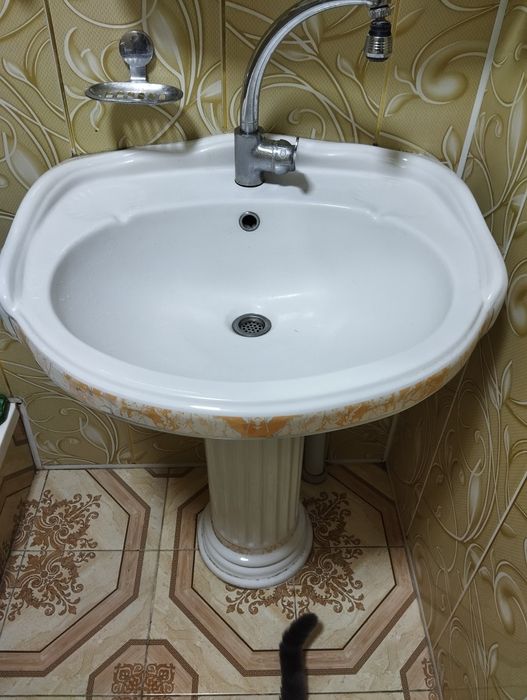 Продается раковина с подставкой тюльпан