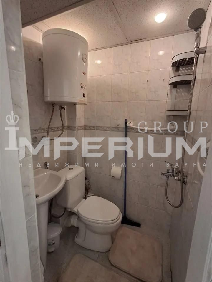 Дава се под наем Тристаен апартамент в Варна, Базар Левски - 120 кв.м за 816 € - Снимка #9