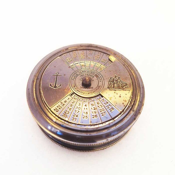 Компас с вечен календар от бронз