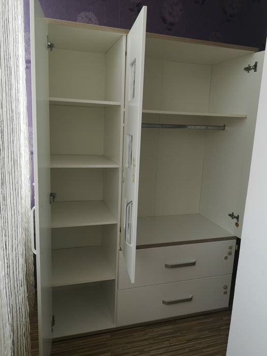 Vând dulap dormitor