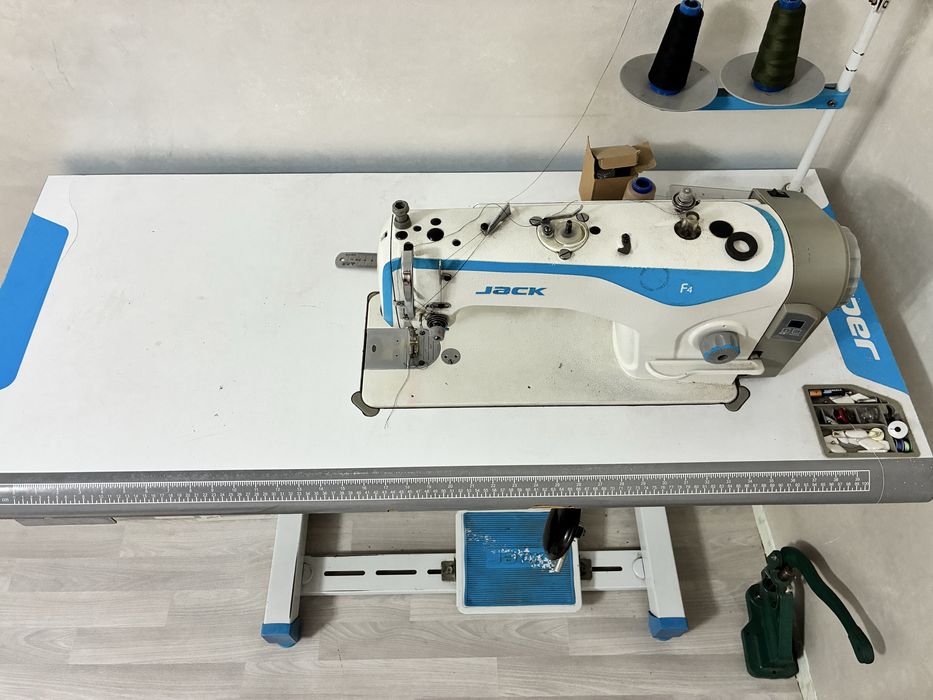 Швейная машина Jack F4
