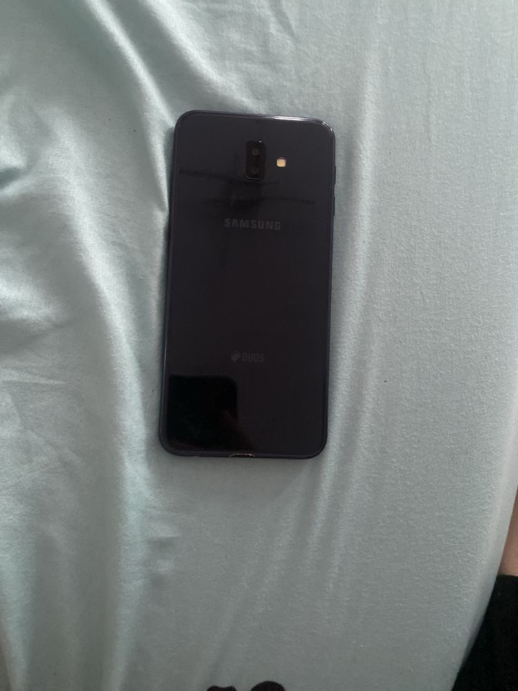 Телефон Samsung j6+