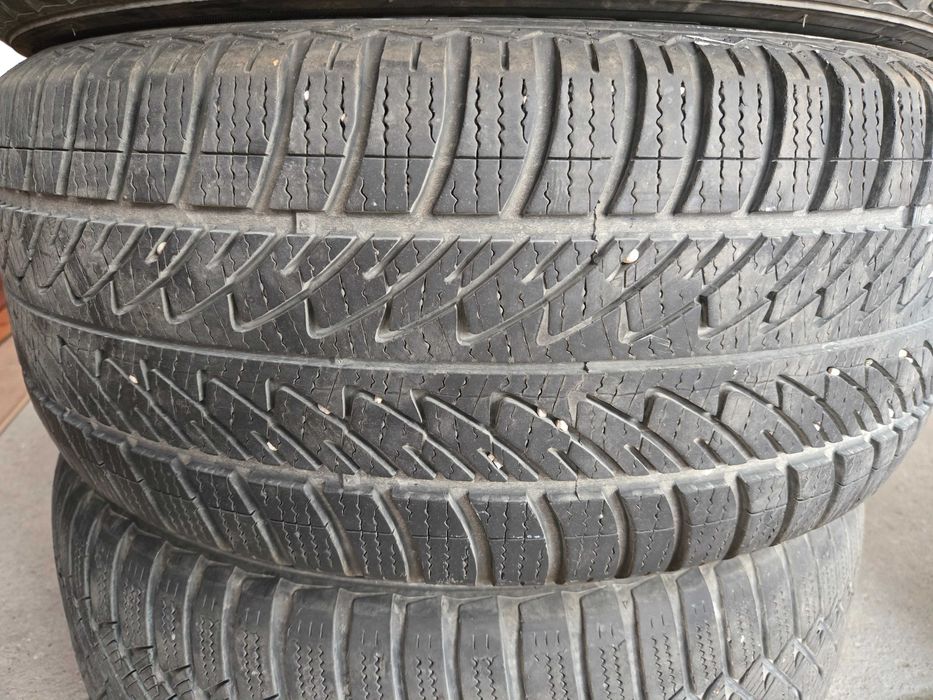 Зимни гуми 2бр-Laufen, 2 бр Goodyear