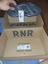 Yeezy Foam Runner Carbon marime 42 (8 us)