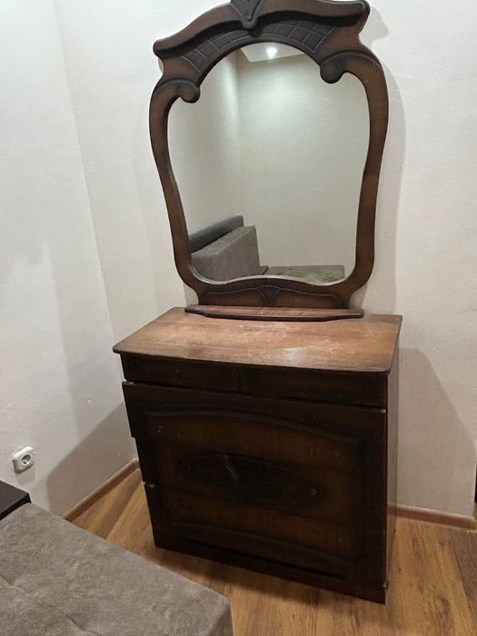 Комод с зеркалом