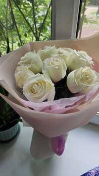 Букет белых роз из 9 штук