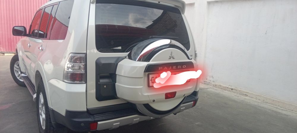 Mitsubishi Pajero IV (с системой Super Select 4WD-II).