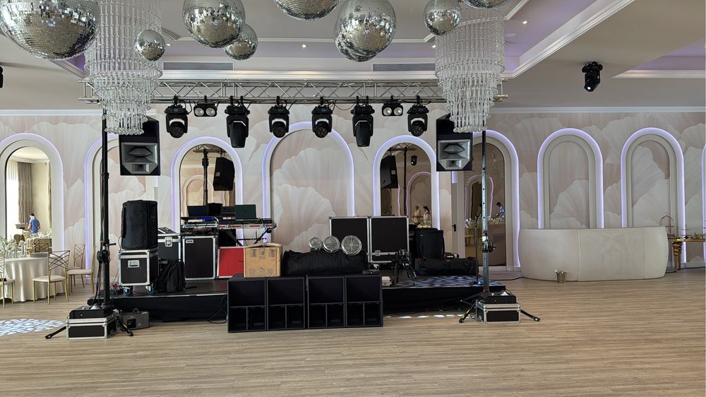 Sistem de sonorizare/schela lumini/masini de fum verticale/hazer