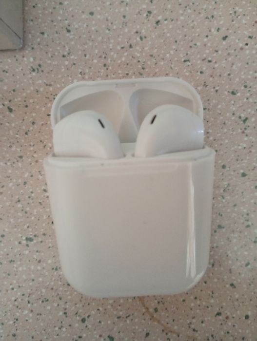 AirPods наушники