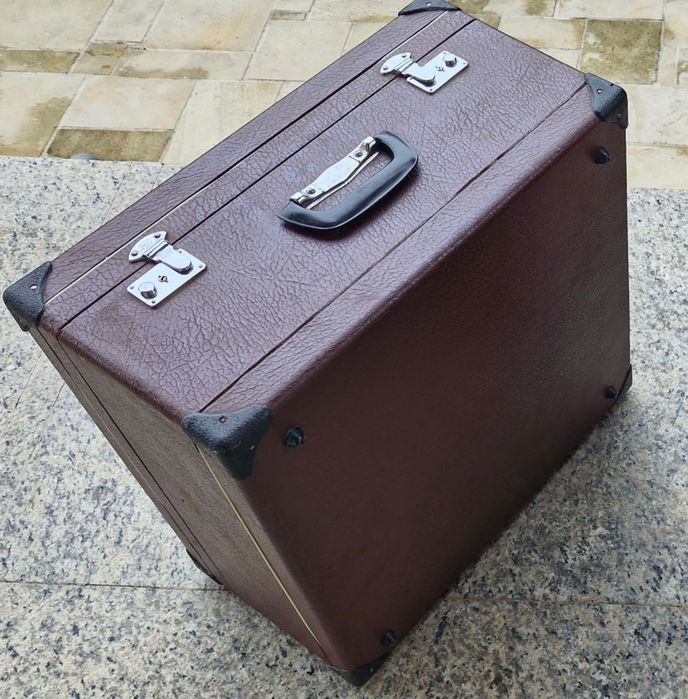 Vând acordeon Parrot/Rigoleto cu 60 basi