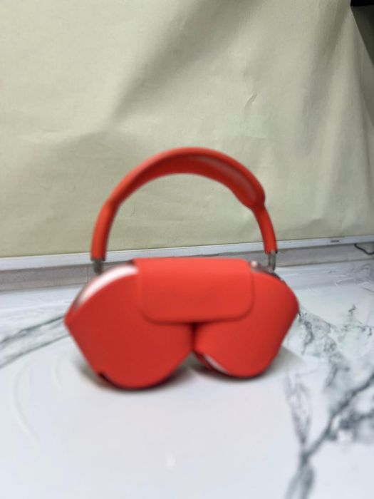 AirPods Max, с чехлом