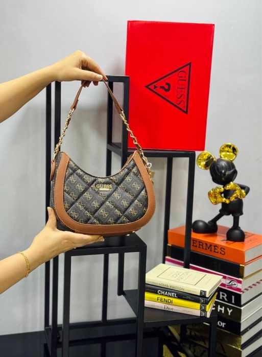Geanta Guess noua !!! Dimensiuni 24/14 !!!