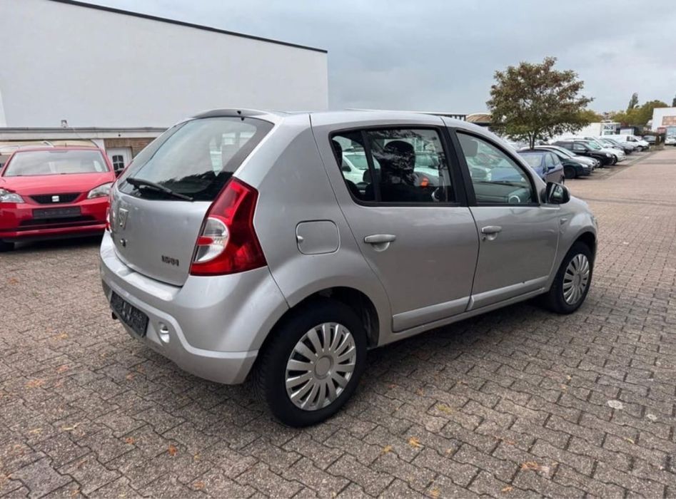 Vand  Sandero benzina si gpl.