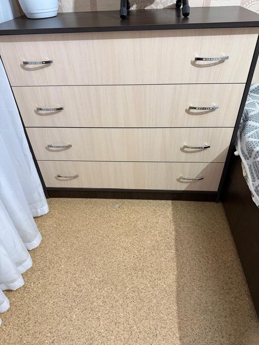 Продам спальный гарнитур