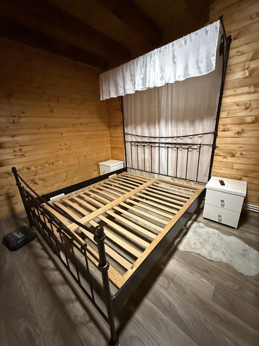 Pat matrimonial cu baldachin metalic 180 x 200 cm