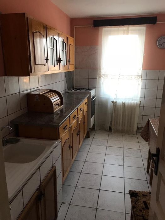 Inchiriez apartament