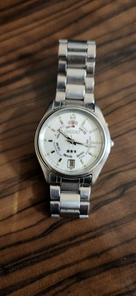 Продаются часы наручные Orient