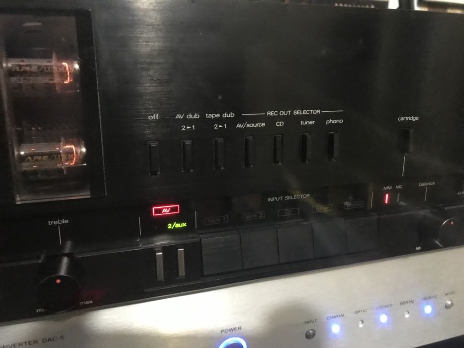 Amplificator Luxman LV 105/Lampi