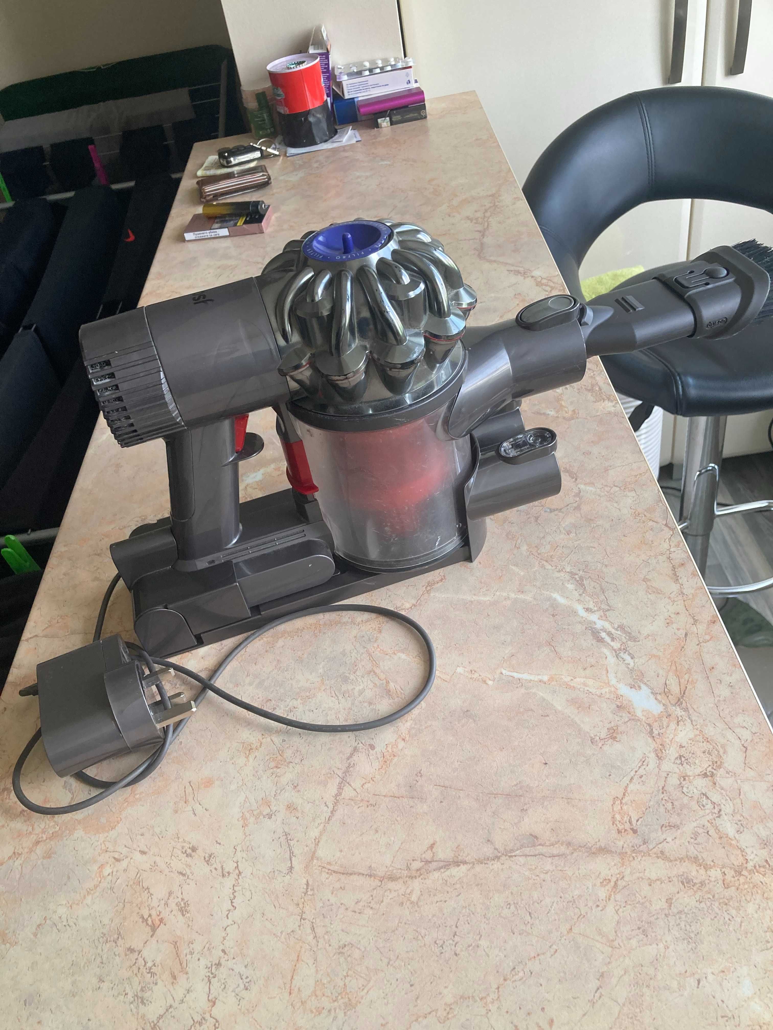 Акомулаторна прахосмукачка DYSON DC-61