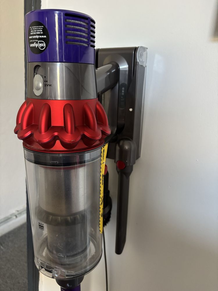 Dyson v10 Прахосмукачка