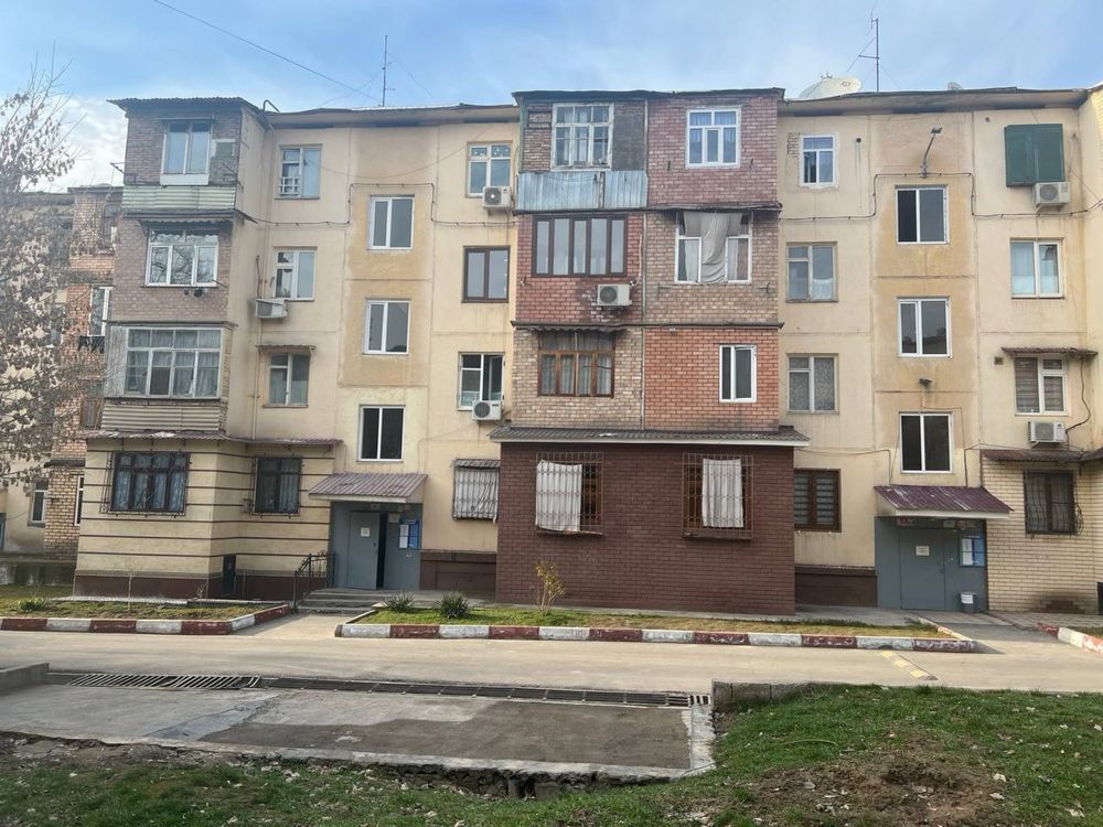 ПРОДАЕТСЯ Квартира! Чиланзар 12 квартал, 2/2/4 требует ремонта!