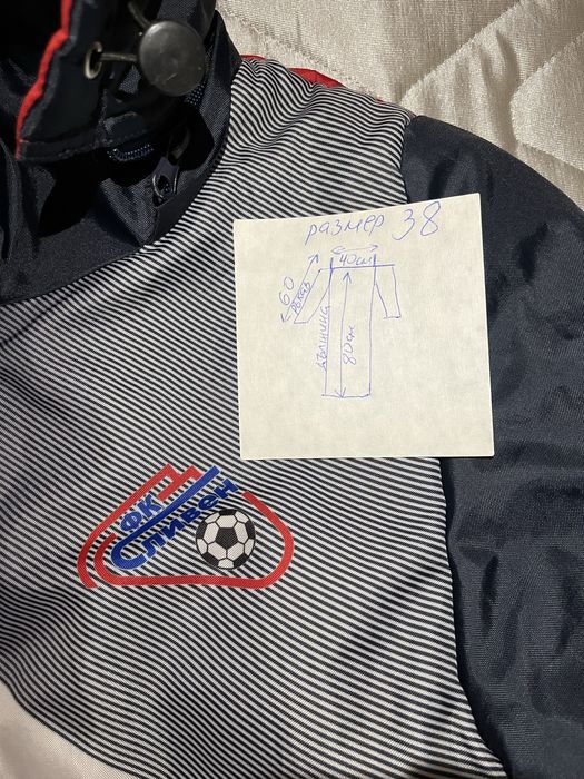 Футболна шуба  много запазена има леко изцапано две точки от мастило