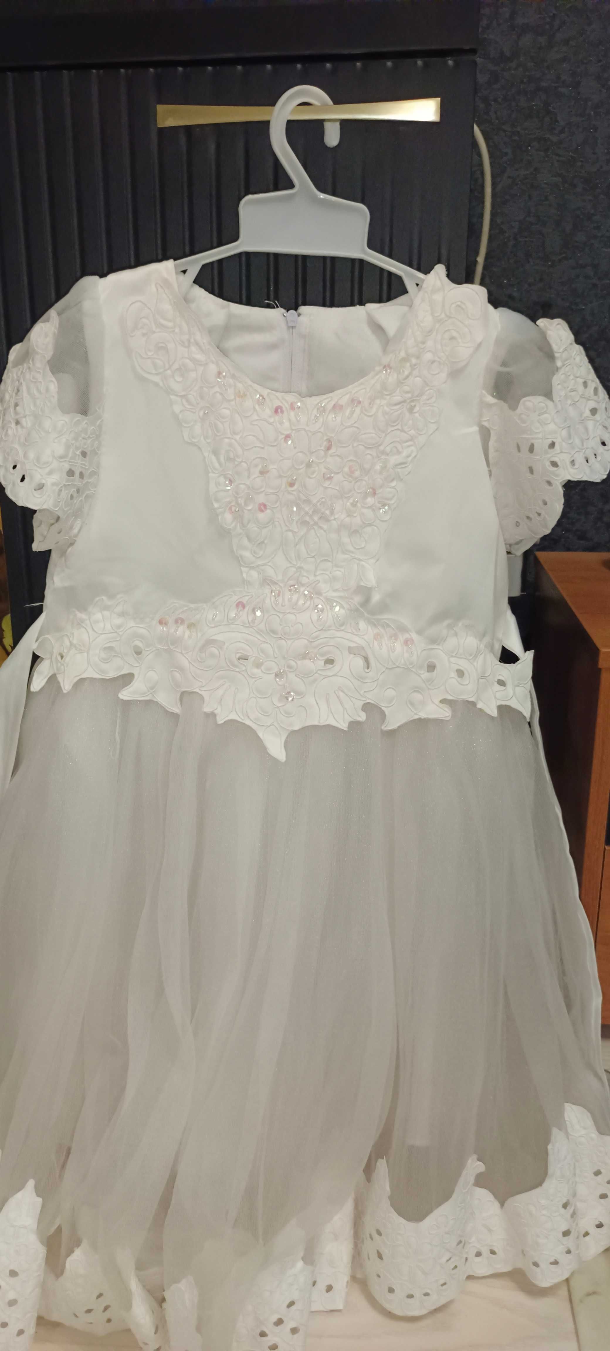 Продам белое детское платье