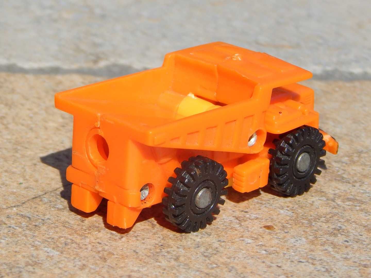 Jucarie robot Transformers basculanta camion cariera